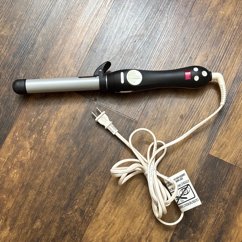 Black and Silver Hair Curling Iron